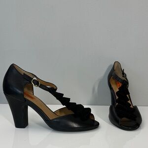 Miz Mooz Sailor Ruffle T-Strap Heeled Sandals Size 8.5